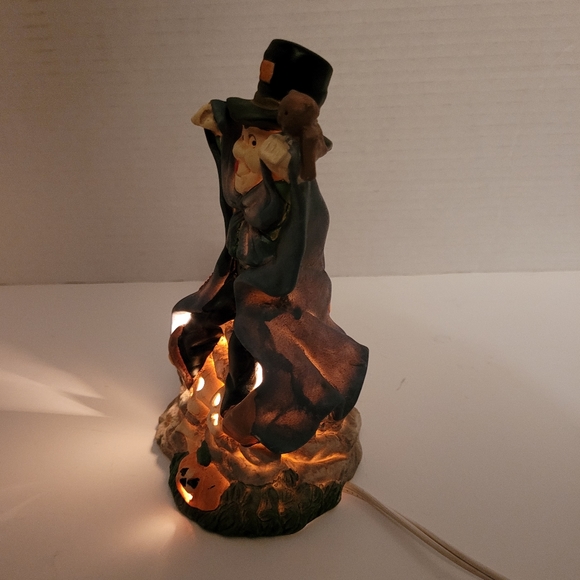 Vintage Lighted Halloween Troll with Skulls Ceramic Excellent - Picture 13 of 15